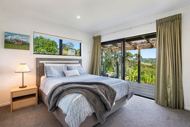 Photo of property in 143 Whangaparaoa Road, Red Beach, 0932
