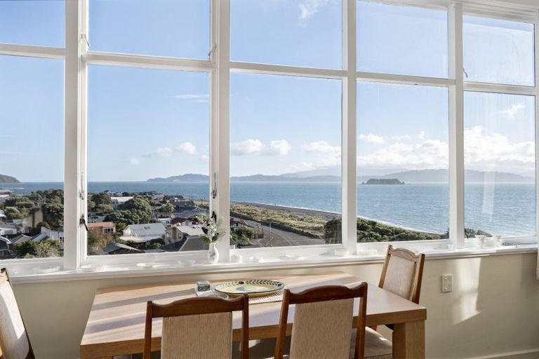 Photo of property in Rona House, 33 Rimu Street, Eastbourne, Lower Hutt, 5013