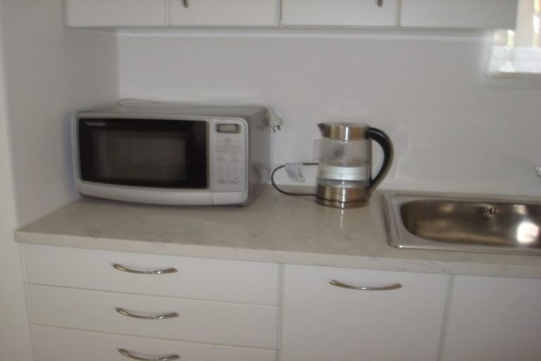 Photo of property in 17 Valron Road, Te Atatu South, Auckland, 0602