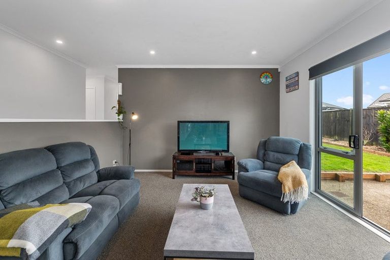 Photo of property in 14 Malbec Place, Huapai, Kumeu, 0810