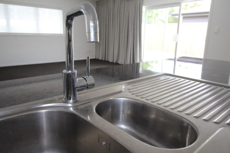 Photo of property in 13 Sutherland Crescent, Westbrook, Palmerston North, 4412