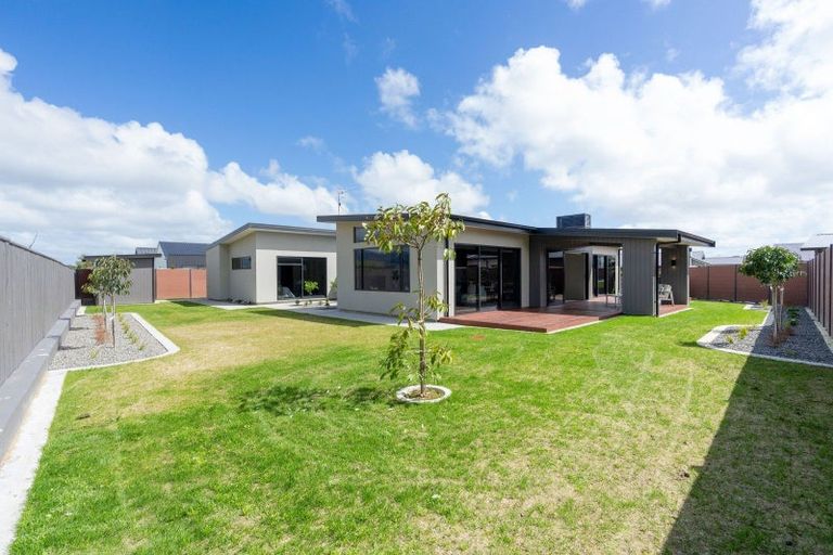Photo of property in 26 Phoenix Palms Grove, Levin, 5510