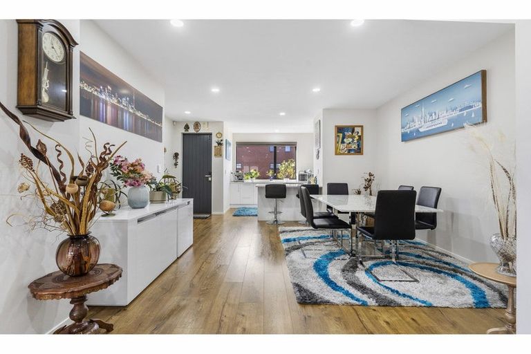 Photo of property in 2 Te Aparangi Road, Papakura, 2110