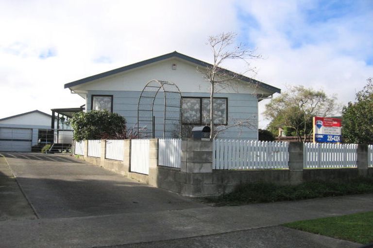 Photo of property in 11 Willowstream Grove, Cloverlea, Palmerston North, 4412