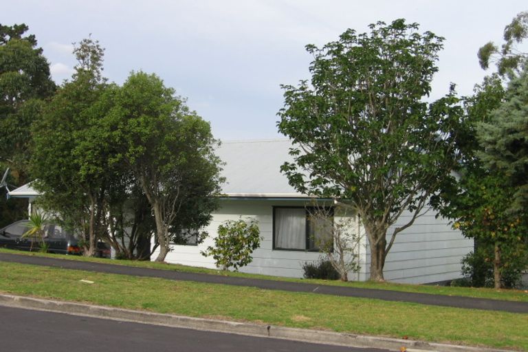 Photo of property in 35 Elizabeth Drive, West Harbour, Auckland, 0618