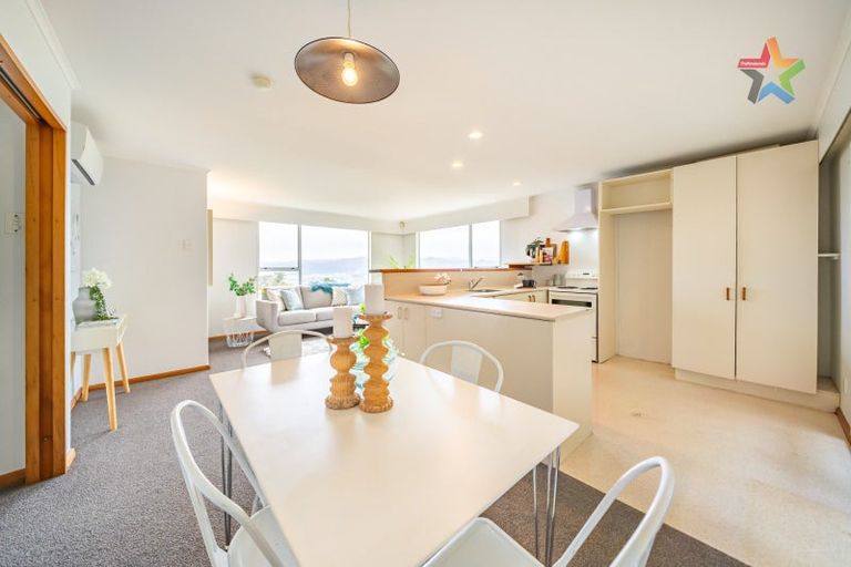 Photo of property in 89 Miromiro Road, Normandale, Lower Hutt, 5010