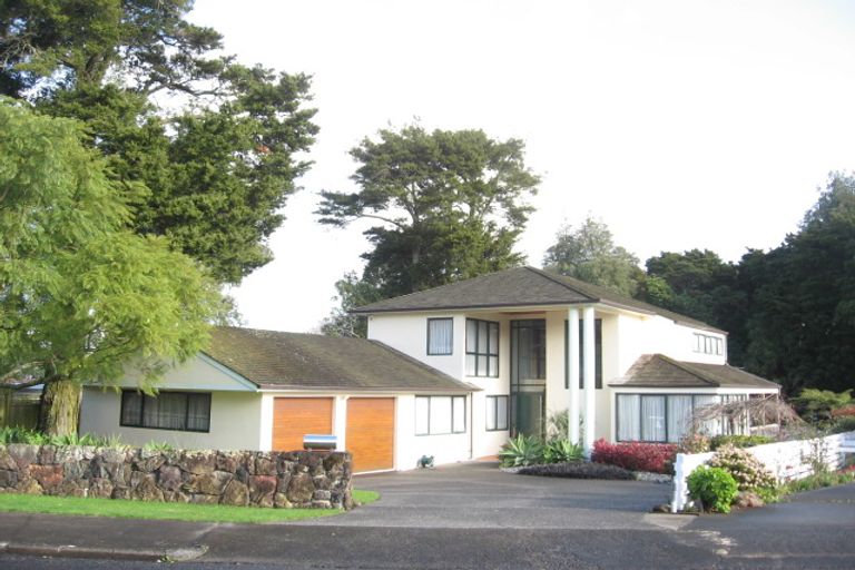 Photo of property in 2 Earls Court, Hillpark, Auckland, 2102
