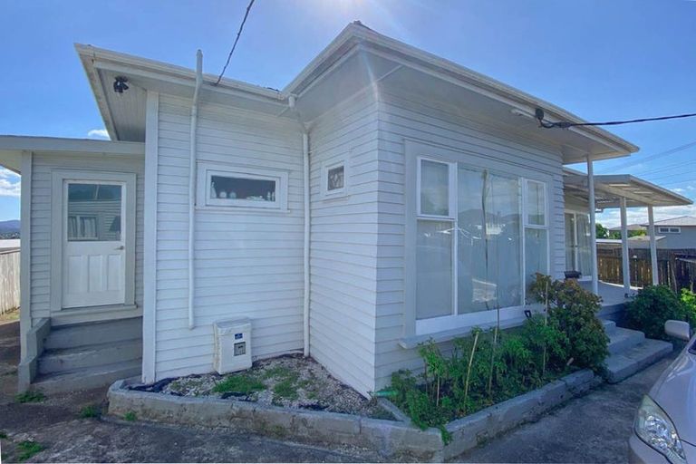 Photo of property in 3 Pleasant Road, Glen Eden, Auckland, 0602