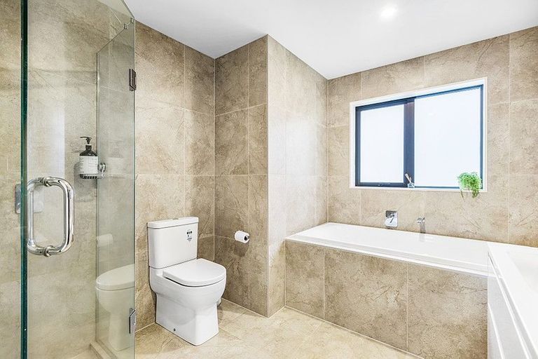 Photo of property in 34a Lyons Avenue, Murrays Bay, Auckland, 0630