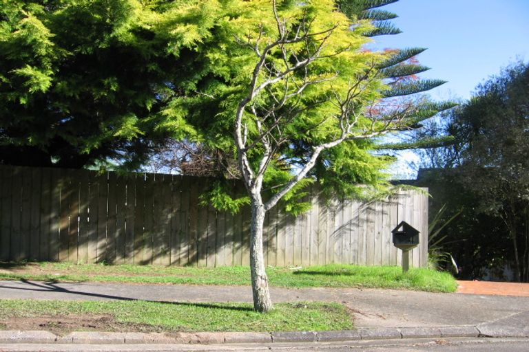 Photo of property in 46 Kingsclere Place, Goodwood Heights, Auckland, 2105