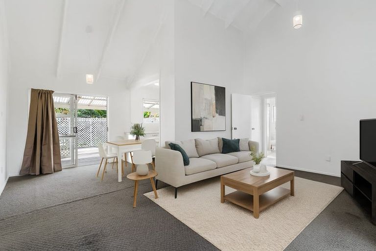Photo of property in 43 Frobisher Way, Clendon Park, Auckland, 2103