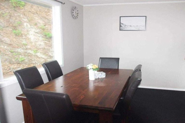 Photo of property in 13 Lomond Street, Newlands, Wellington, 6037