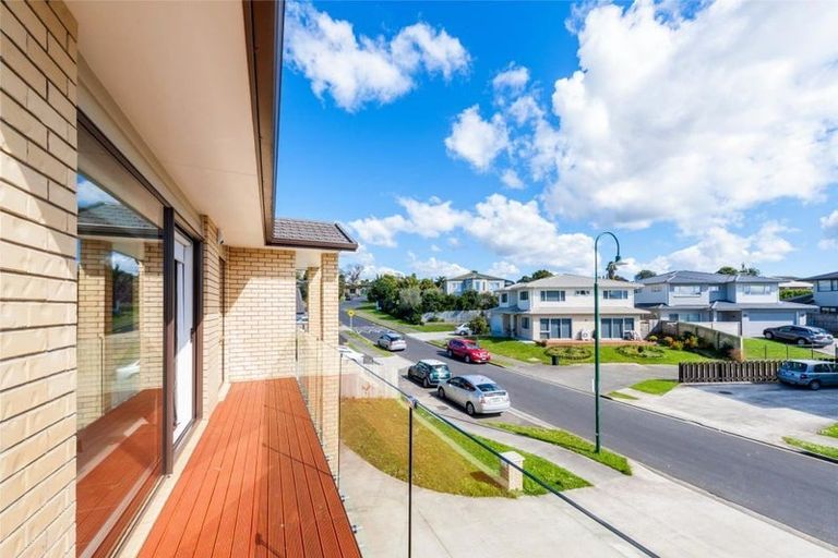 Photo of property in 21 Midhurst Avenue, Henderson, Auckland, 0612