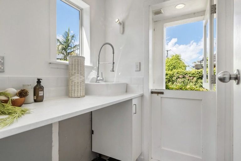 Photo of property in 1/35 Merani Street, Narrow Neck, Auckland, 0622