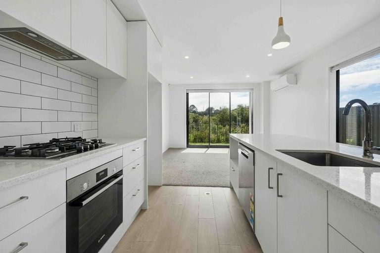 Photo of property in 44 Koreke Close, Kenepuru, Porirua, 5022