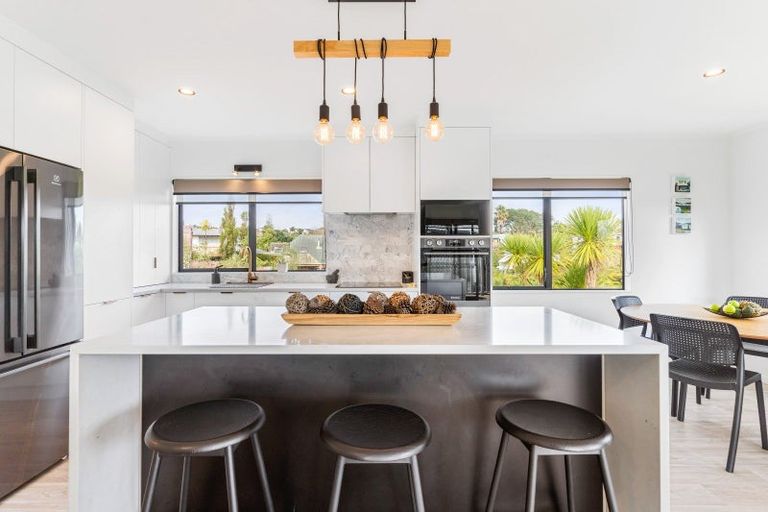 Photo of property in 1/19 Drome View Place, Beach Haven, Auckland, 0626