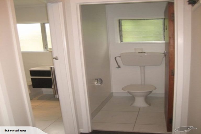 Photo of property in 3/200 Te Atatu Road, Te Atatu South, Auckland, 0610