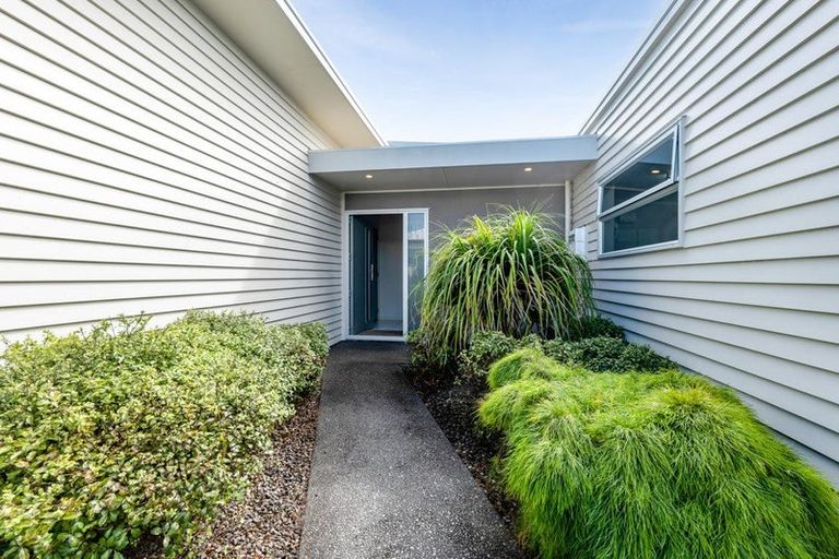 Photo of property in 2/297 Carrington Street, Vogeltown, New Plymouth, 4310