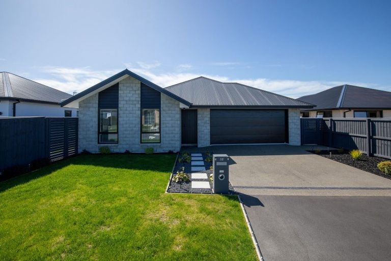 Photo of property in 32 Kestrel Street, Rolleston, 7615