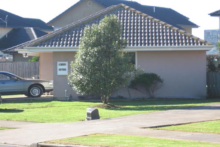 Photo of property in 19 Frank Bunce Grove, Flat Bush, Auckland, 2019