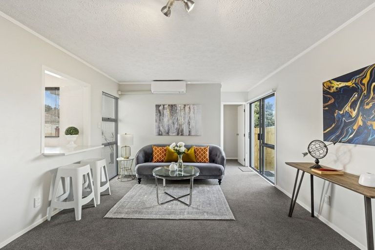 Photo of property in 2/2 Roslyn Road, Mount Wellington, Auckland, 1060