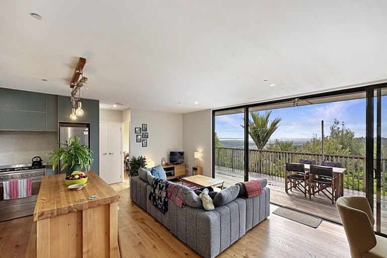 Photo of property in 144 Opanuku Road, Henderson Valley, Auckland, 0612