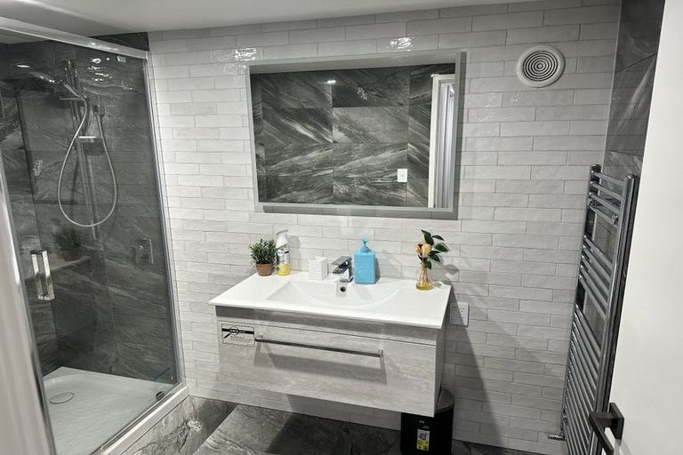 Photo of property in 2a Cobden Road, Bluff Hill, Napier, 4110