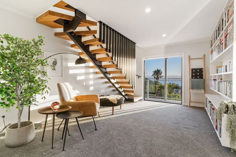 Photo of property in 5 Poaka Place, Beach Haven, Auckland, 0626