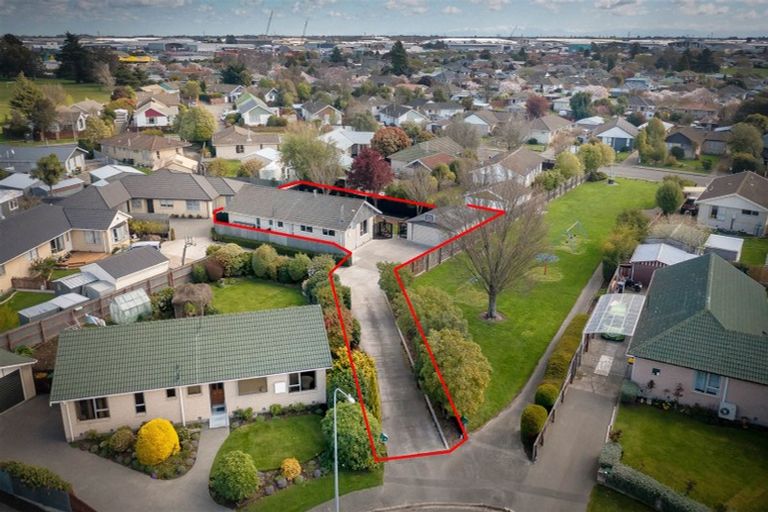 Photo of property in 22 Mckellar Place, Hornby, Christchurch, 8042