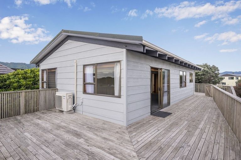 Photo of property in 116 Field Way, Waikanae Beach, Waikanae, 5036