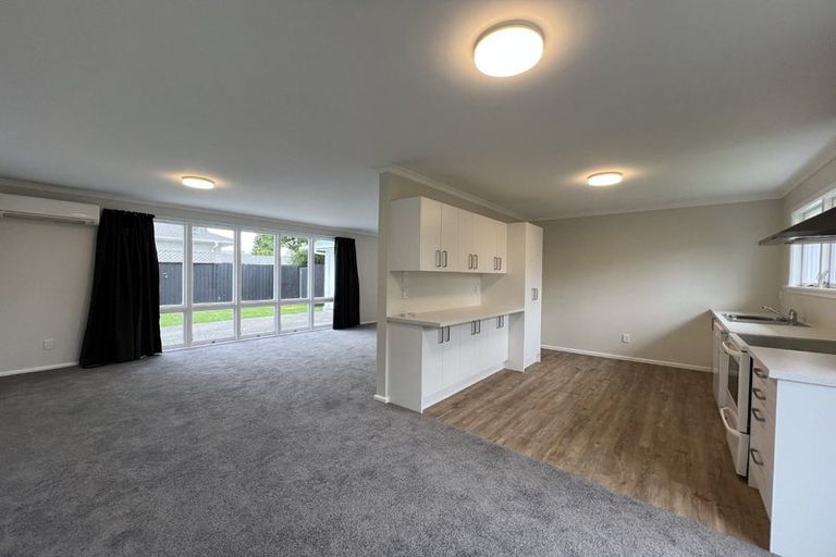 Photo of property in 5 Shirldale Place, Avonhead, Christchurch, 8042