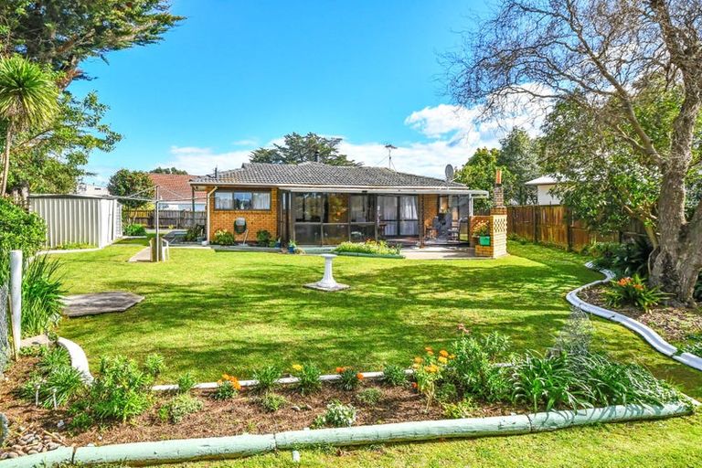 Photo of property in 23 Seaward Place, Wattle Downs, Auckland, 2103