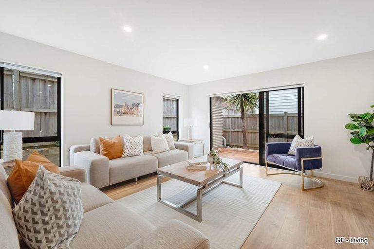 Photo of property in 844c East Coast Road, Oteha, Auckland, 0630
