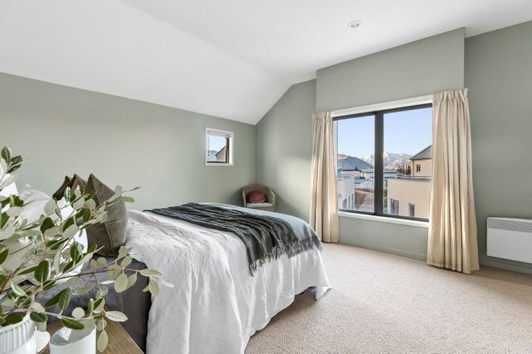 Photo of property in 13 Meadowbrook Place, Wanaka, 9305
