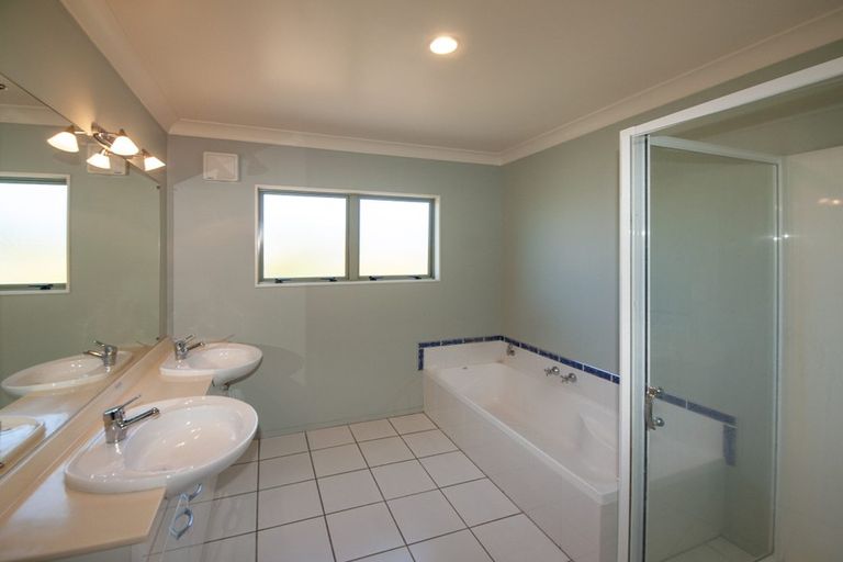 Photo of property in 19 Chippenham Grove, Churton Park, Wellington, 6037