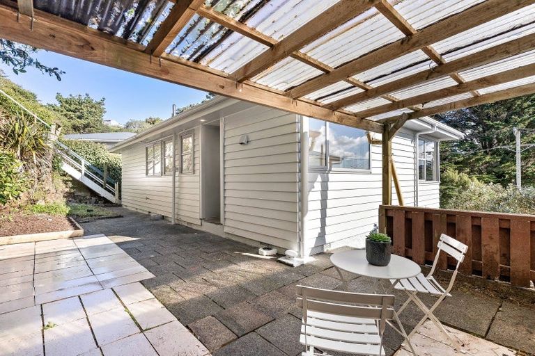 Photo of property in 11 Lomond Street, Newlands, Wellington, 6037