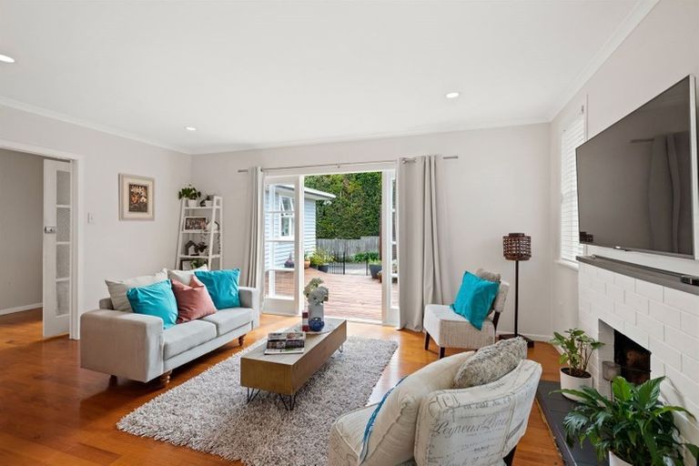 Photo of property in 1/12 Wolsley Avenue, Milford, Auckland, 0620