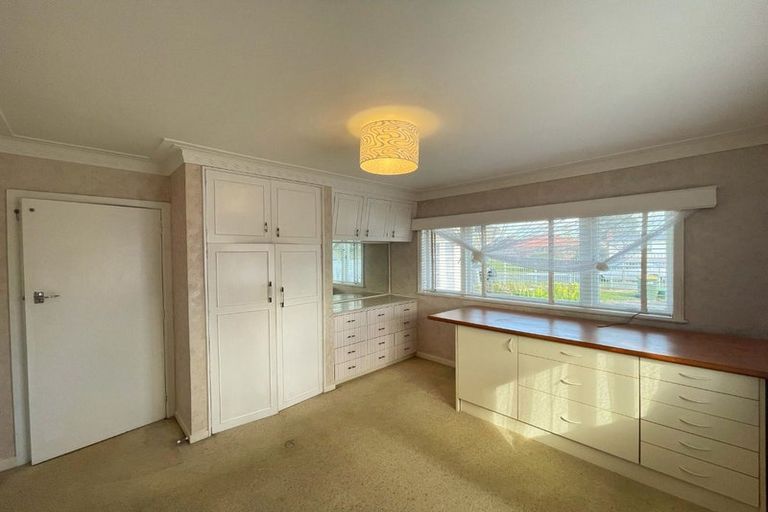 Photo of property in 18 Beaubank Road, Kelston, Auckland, 0602