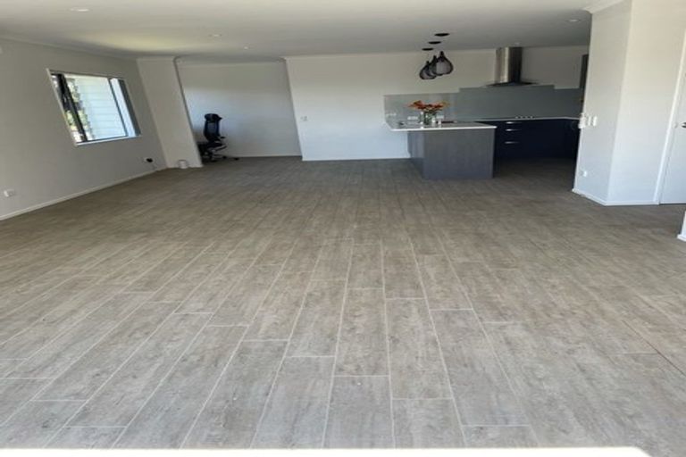 Photo of property in 281a Don Buck Road, Massey, Auckland, 0614