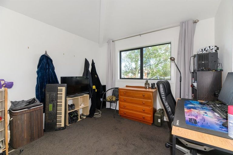 Photo of property in 5 Foyle Place, Glendene, Auckland, 0602