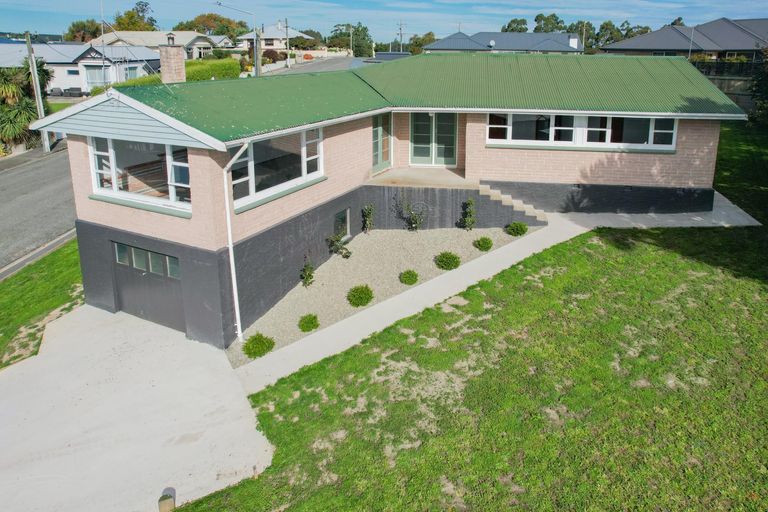 Photo of property in 6 Oban Street, Holmes Hill, Oamaru, 9401