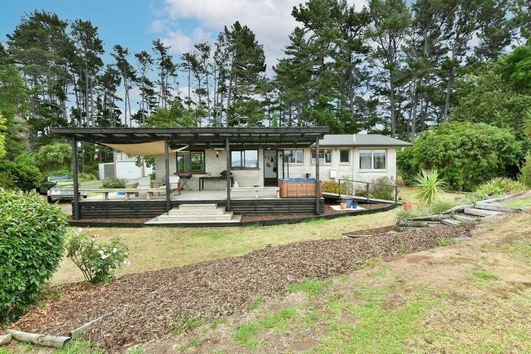 Photo of property in 1708 South Head Road, South Head, Helensville, 0874