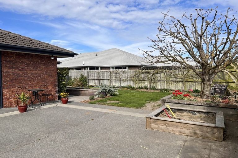 Photo of property in 35 Ruahine Place, Parklands, Christchurch, 8083