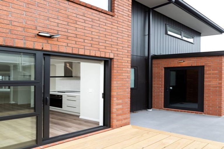 Photo of property in 6 Henui Street, Strandon, New Plymouth, 4312