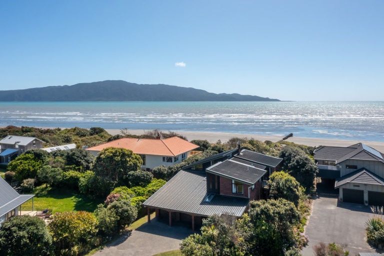 Photo of property in 10 Nuhaka Place, Paraparaumu Beach, Paraparaumu, 5032