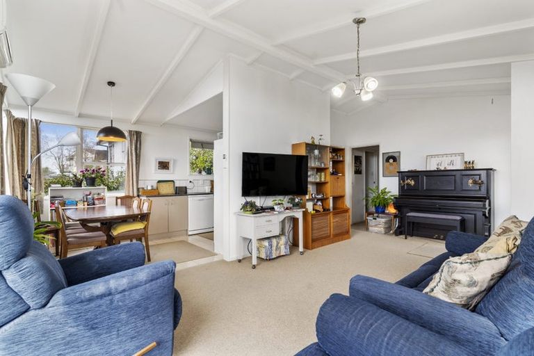 Photo of property in 1/14 Eyre Street, Henderson, Auckland, 0612