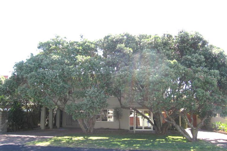 Photo of property in 24 Muritai Road, Milford, Auckland, 0620