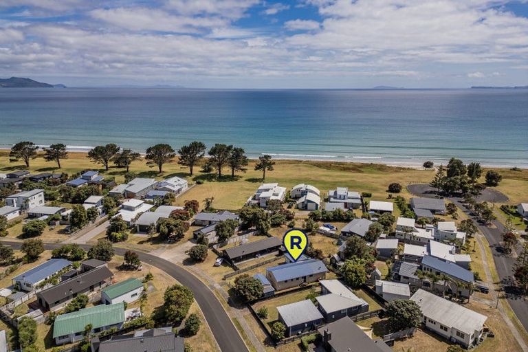 Photo of property in 104 Sands Crescent, Matarangi, Whitianga, 3592