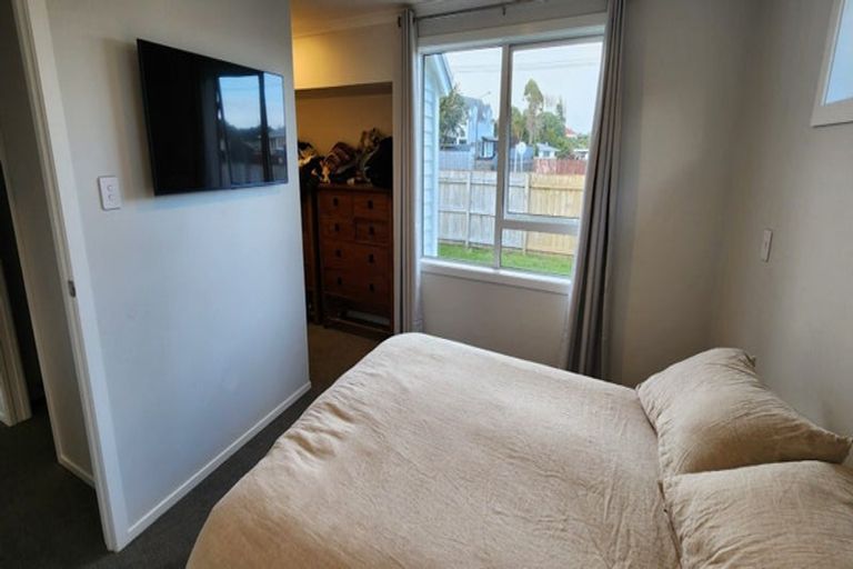 Photo of property in 48 Omata Road, Marfell, New Plymouth, 4310