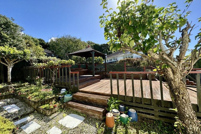 Photo of property in 3 Murano Place, Chatswood, Auckland, 0626